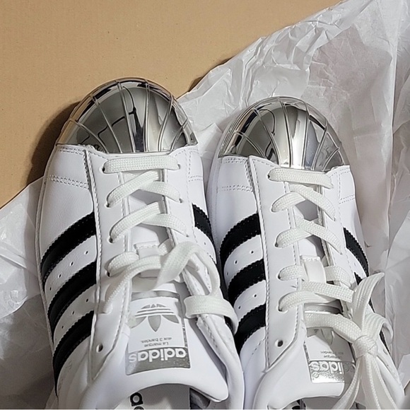 Adidas - Picture 2 of 7